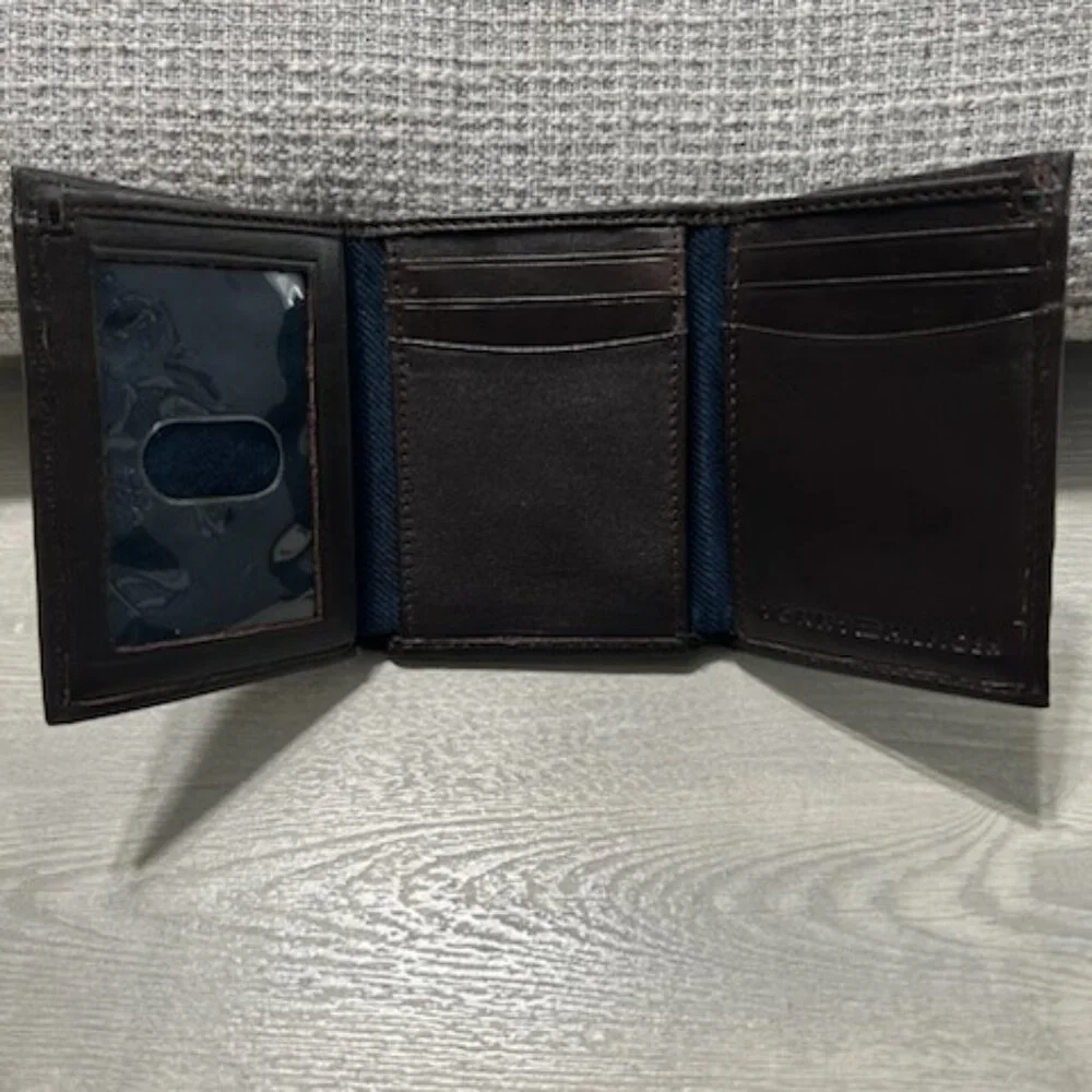 Tommy Hilfiger - NWOT Men's Dark Brown Trifold Leather Wallet & Valet